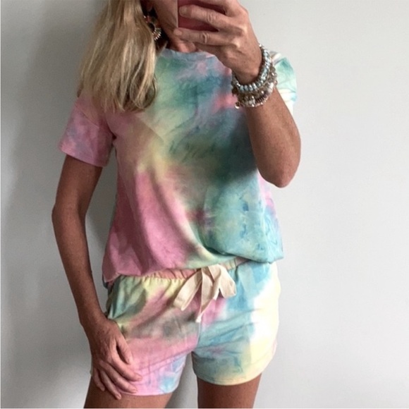 Tie Dye Top & Shorts Lounge Set - Picture 3 of 9